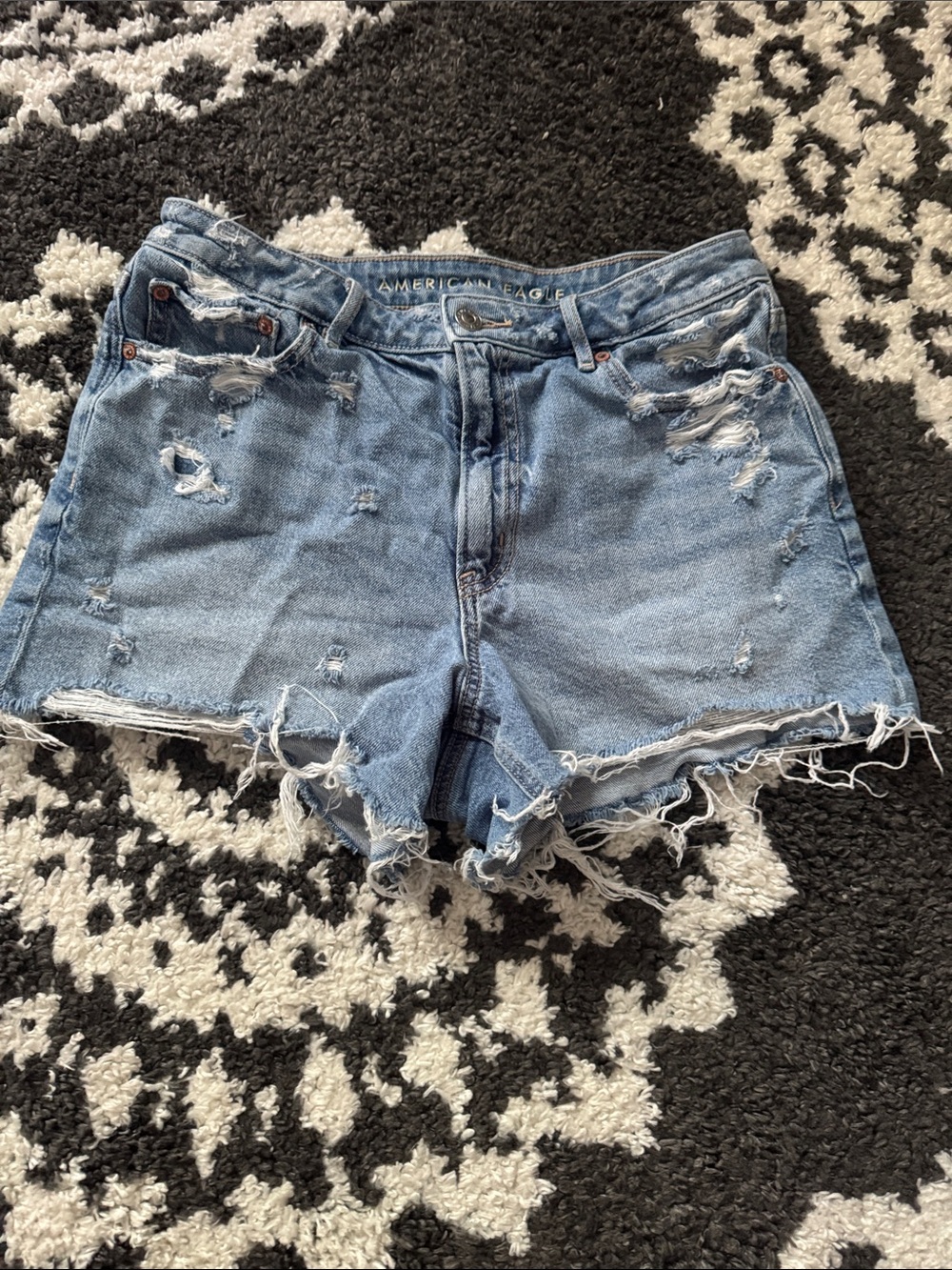 American Eagle Outfitters strigid relaxed high waist Distressed Denim Shorts 8